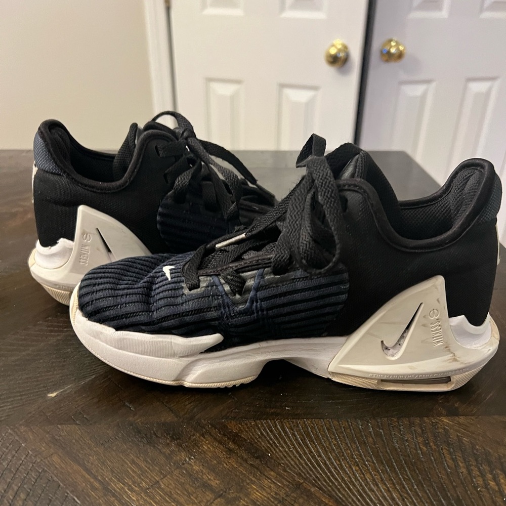 NIKE shoes/sneakers